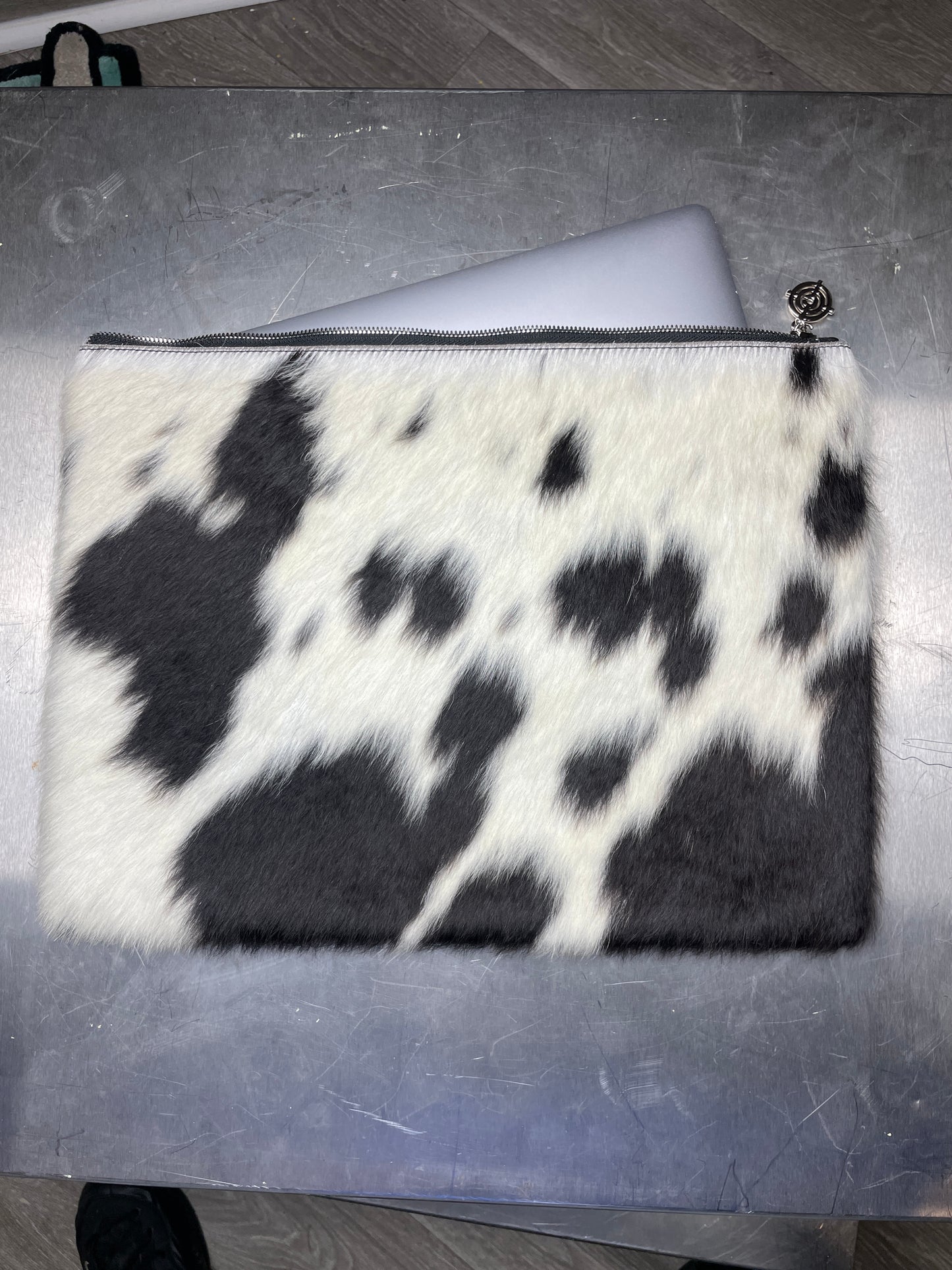 ‘Croc & Cow’ Laptop Container